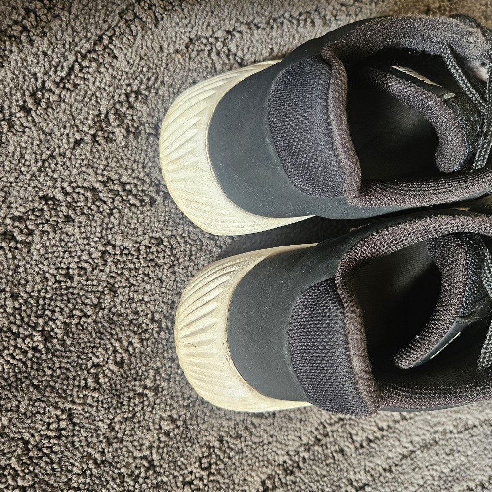 Nike indoor turf sneakers, Kids 2Y - Picture 9 of 14